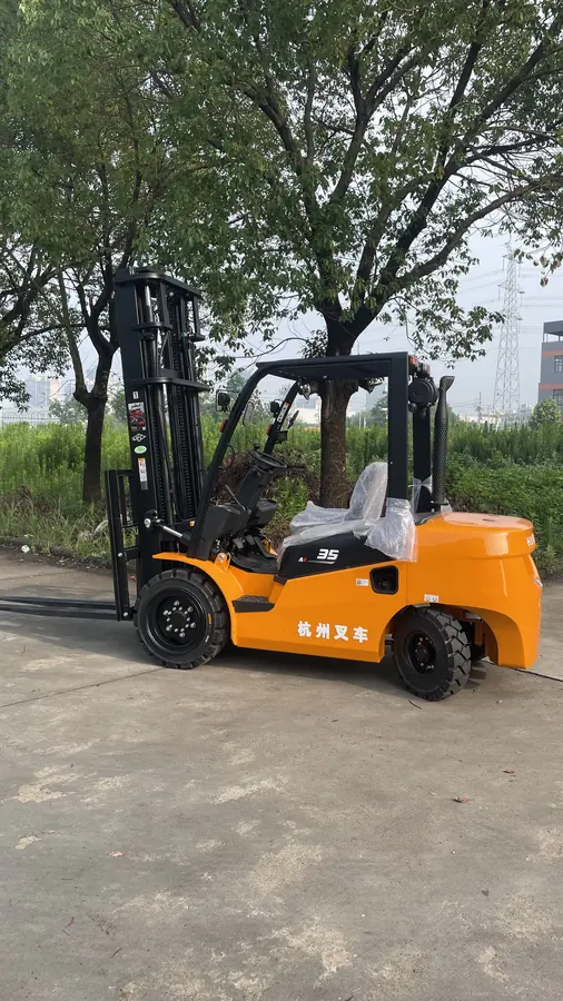 橙色3.5吨级新叉车实拍