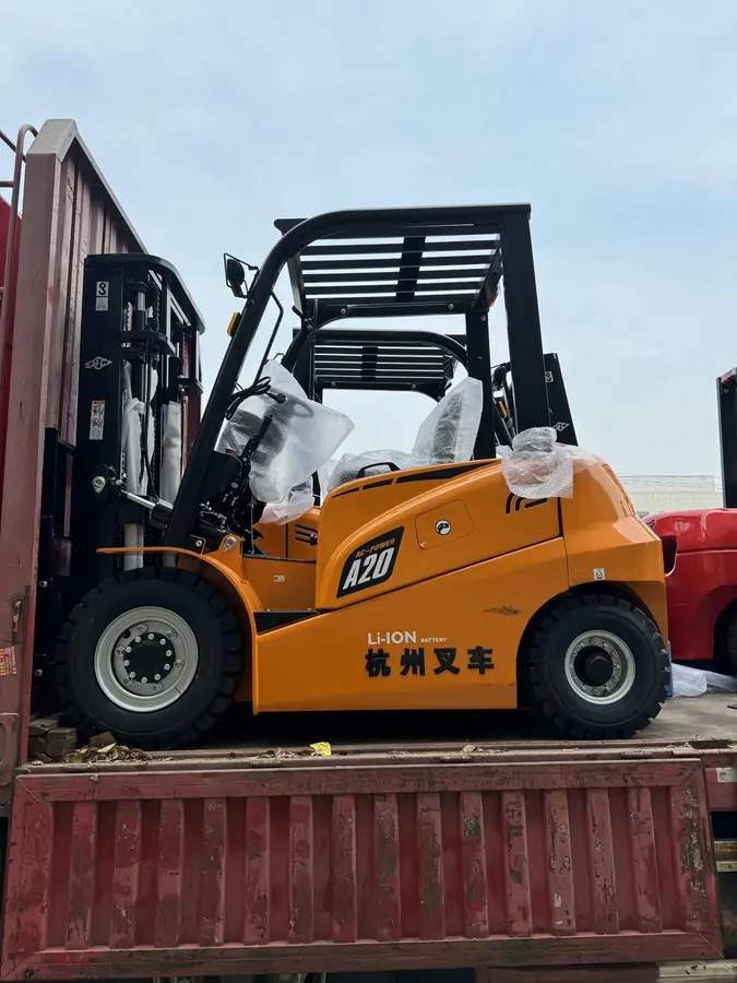 橙色锂电叉车租赁车辆实拍